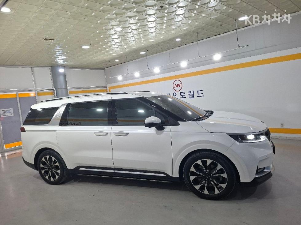 2021 - kia carnival