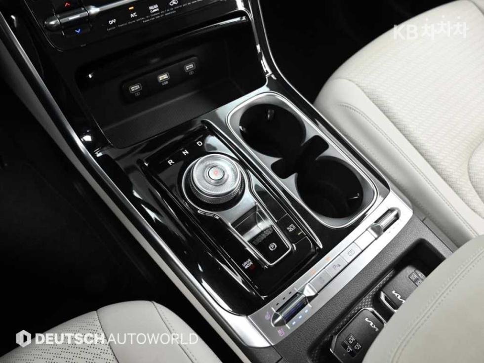 2023 - kia carnival