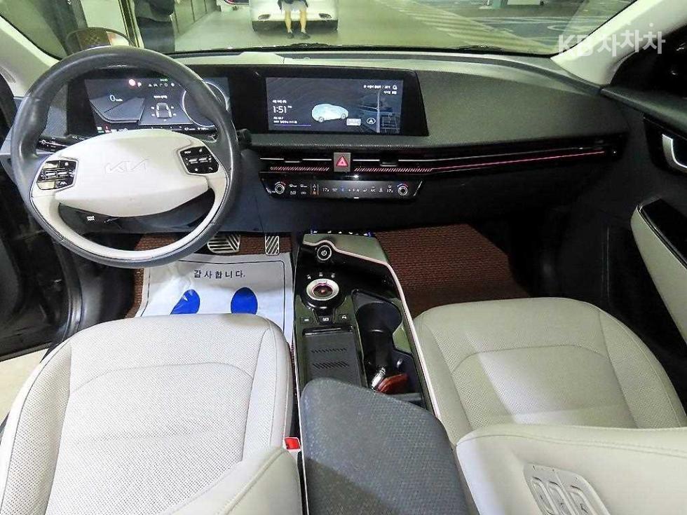 2022 - kia ev6