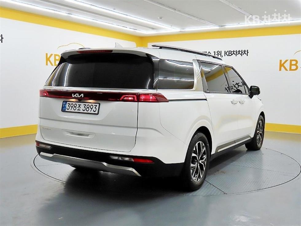 2023 - kia carnival