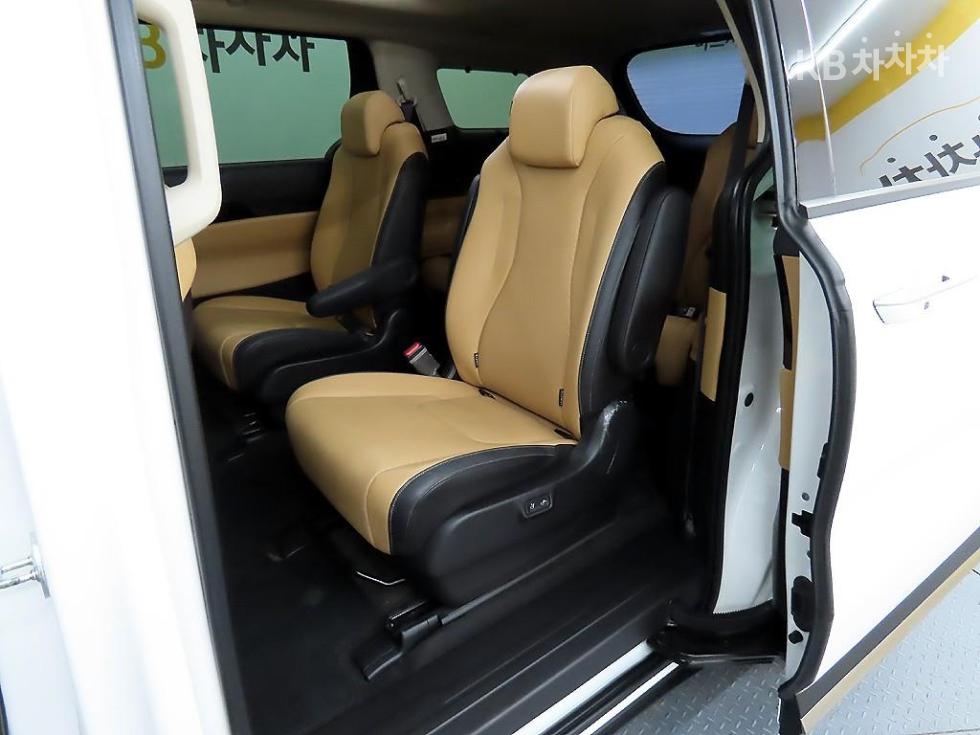 2023 - kia carnival