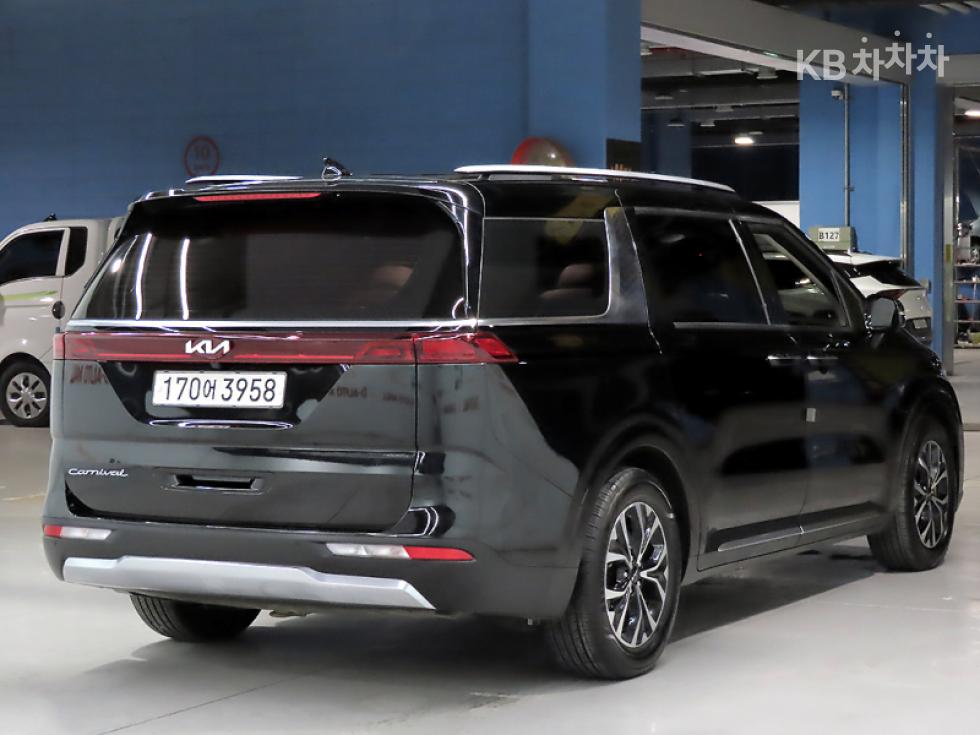Kia Carnival — miniaturë 4