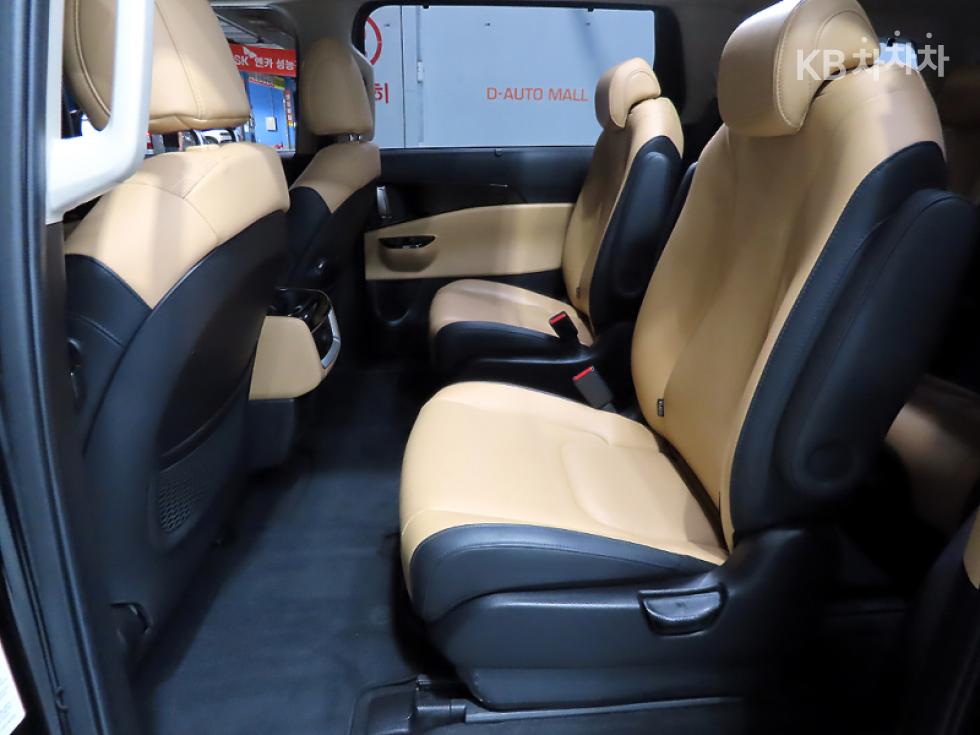 Kia Carnival — miniaturë 7