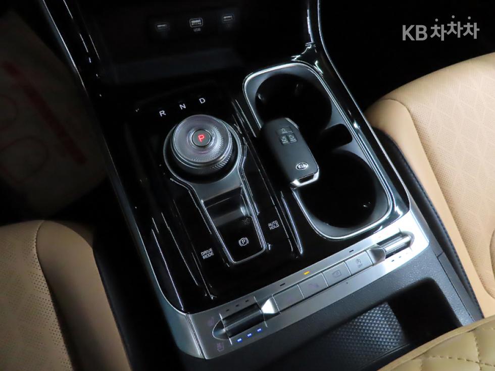 Kia Carnival — miniaturë 13