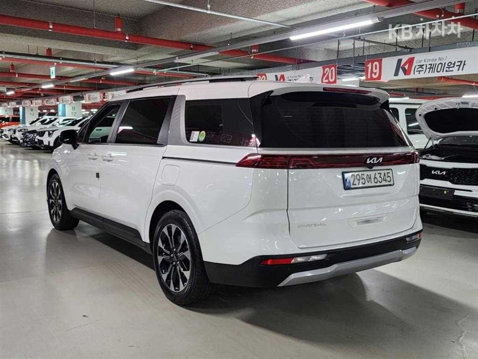 2023 - kia carnival