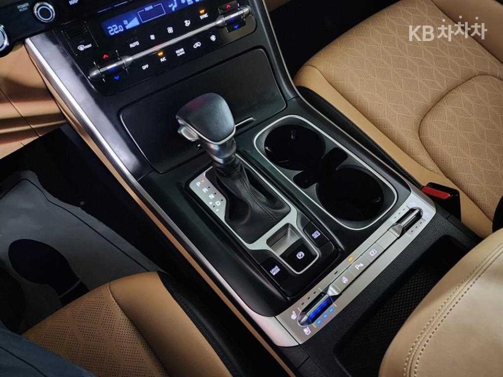 2023 - kia carnival