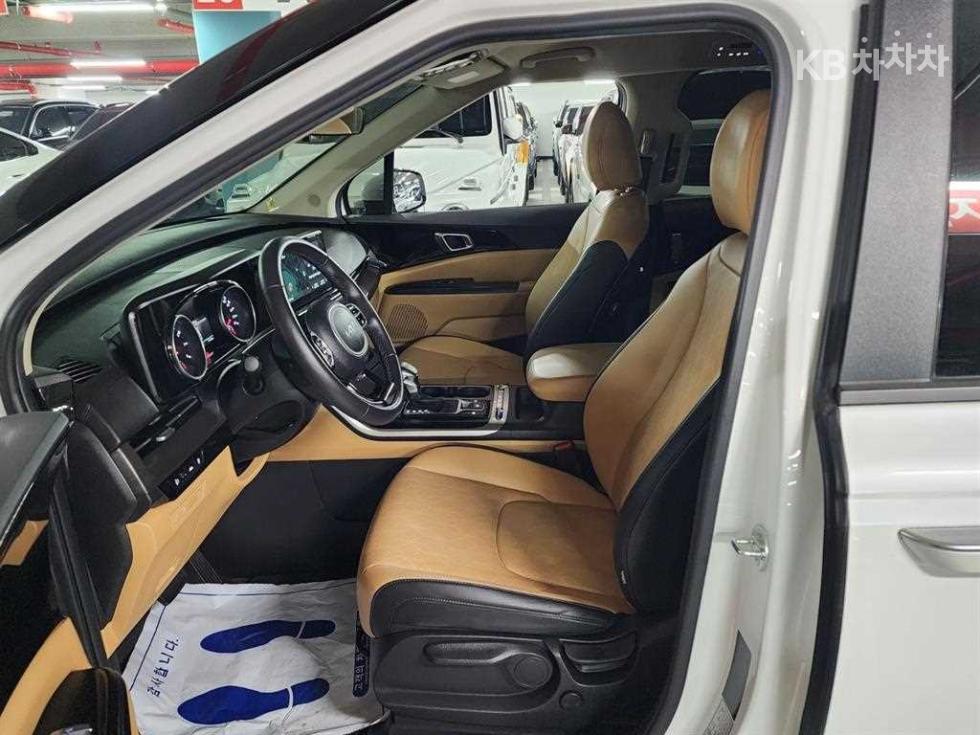 2023 - kia carnival