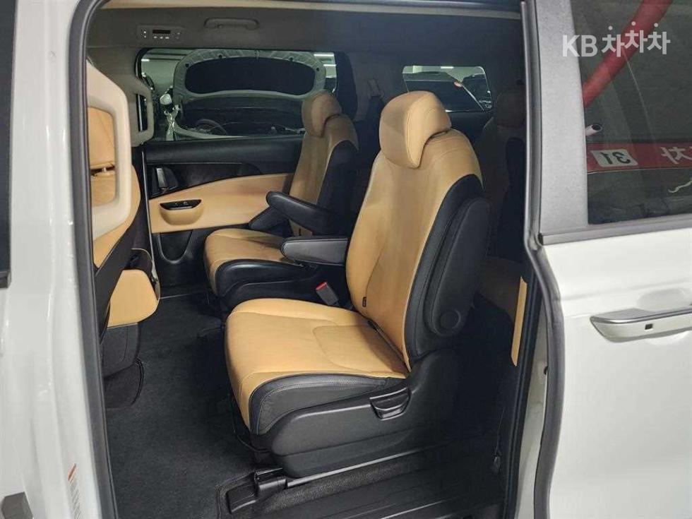 2023 - kia carnival