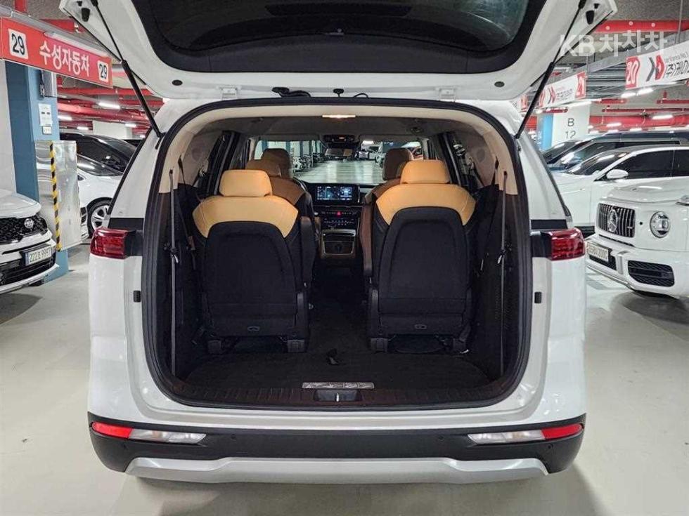 2023 - kia carnival