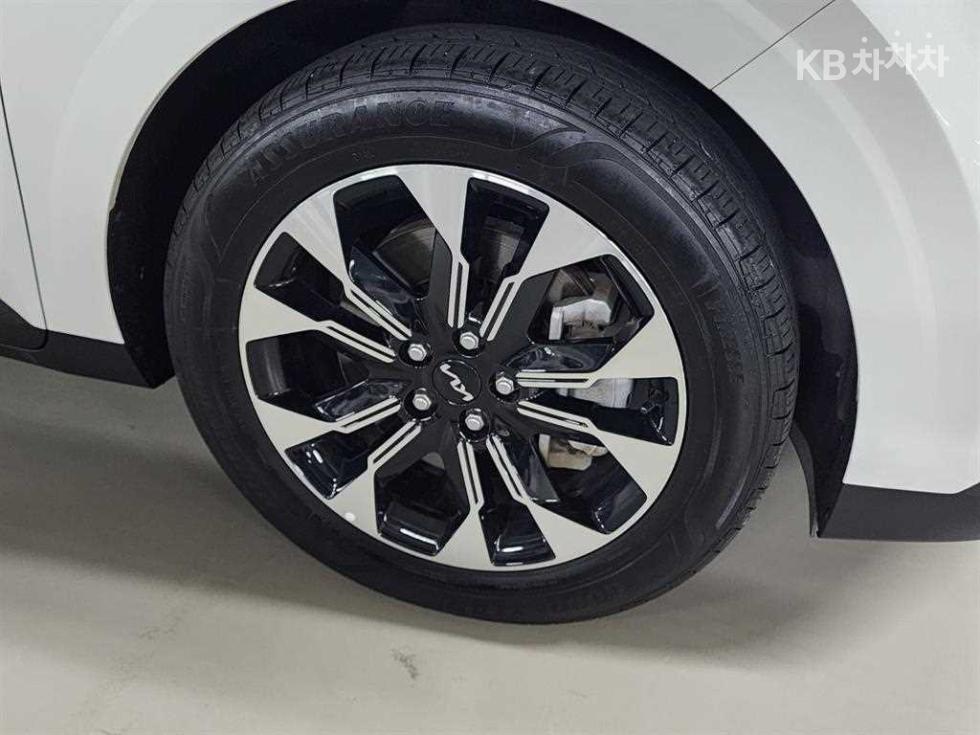 2023 - kia carnival