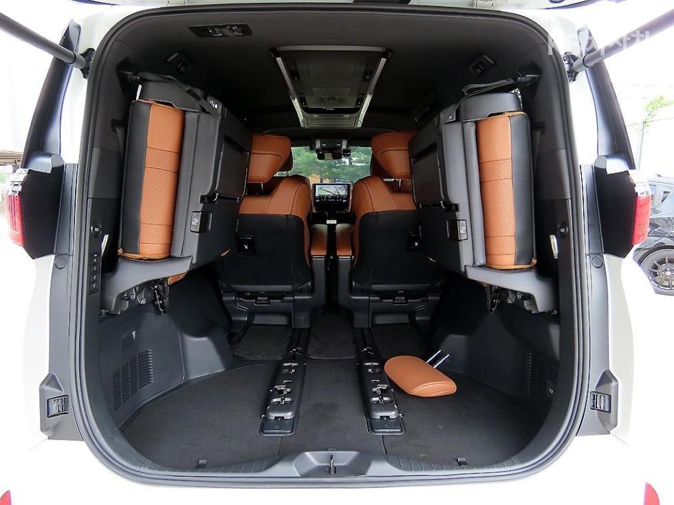 Toyota Alphard — miniaturë 16