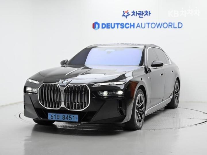 BMW i7 eDrive 50 — foto 1