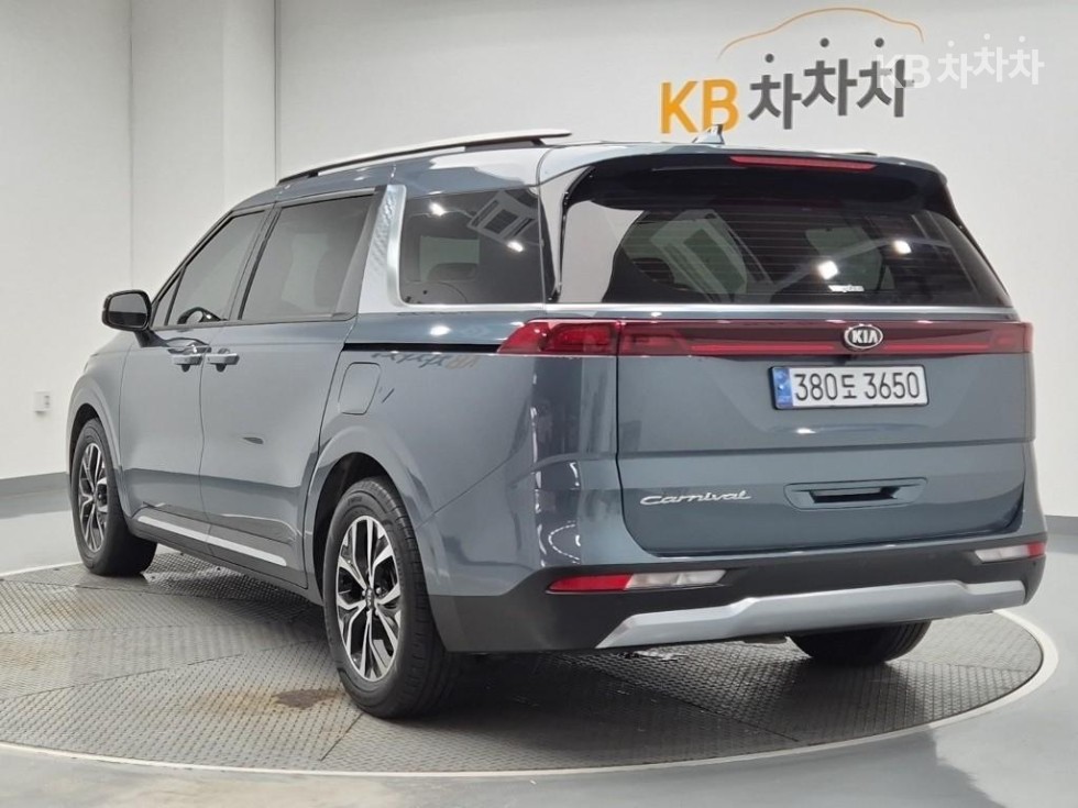 2021 - kia carnival