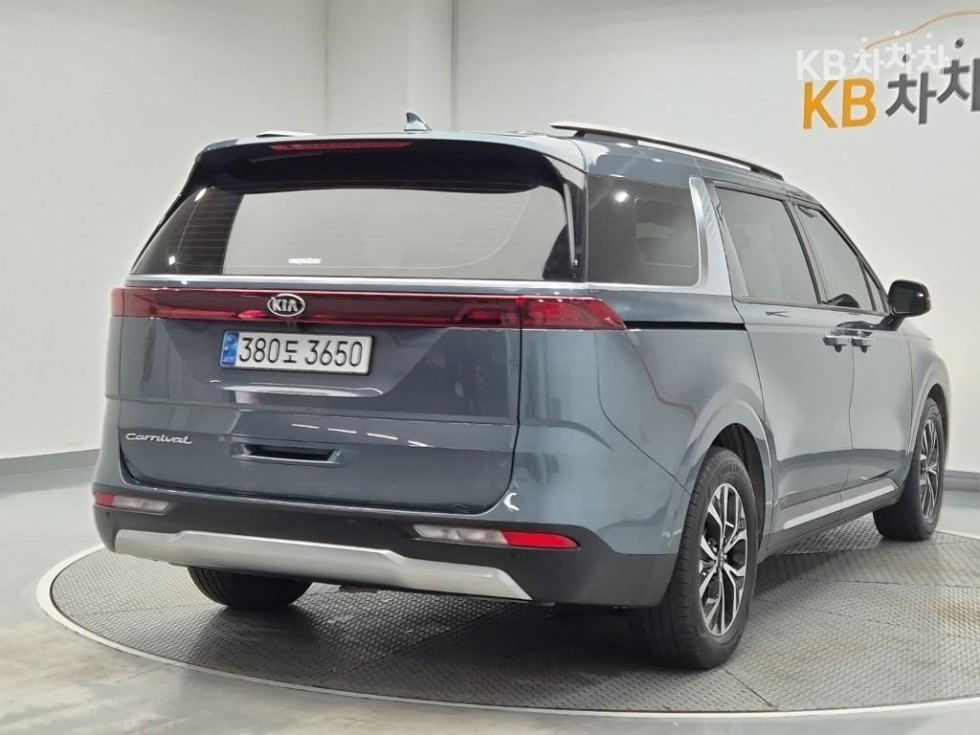 2021 - kia carnival