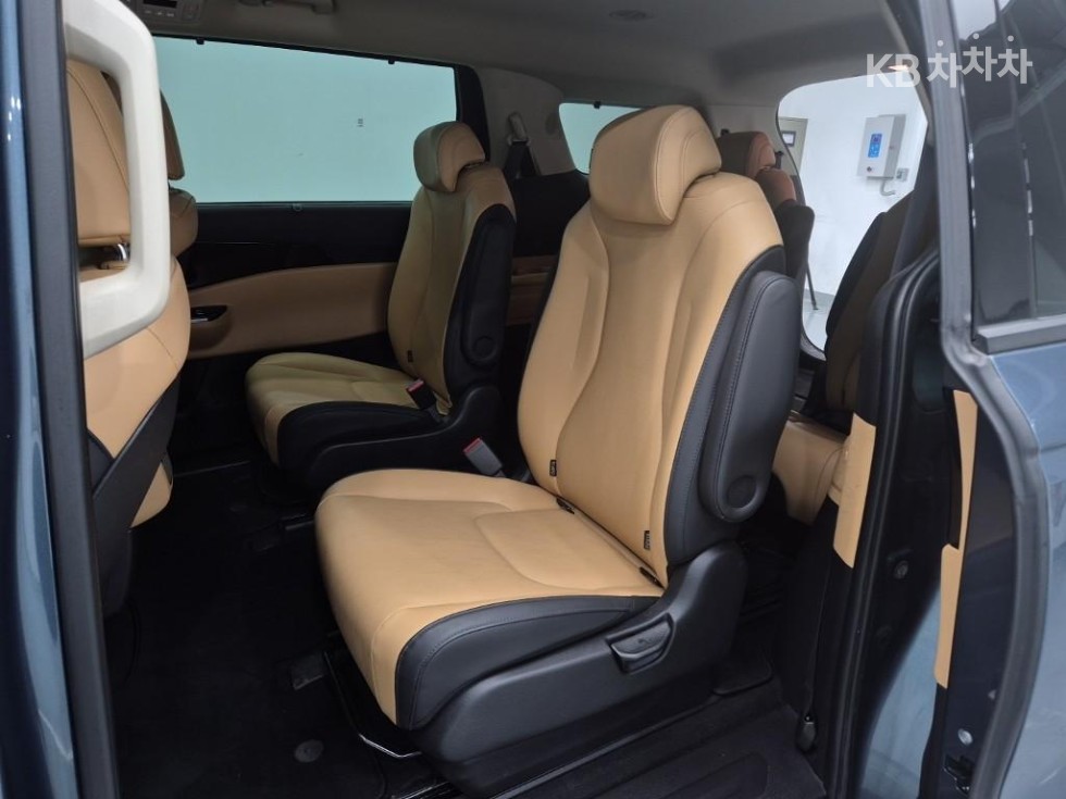 2021 - kia carnival