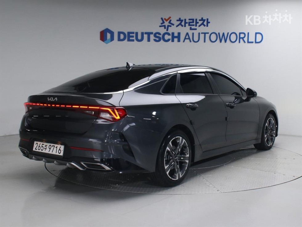 2022 - kia k5