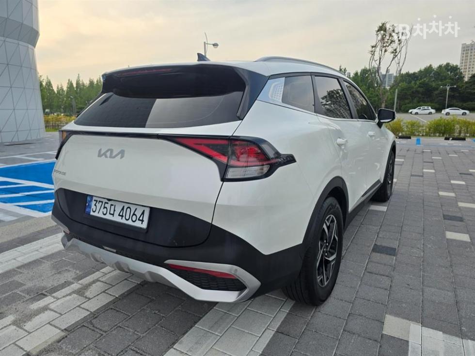 2023 - kia sportage