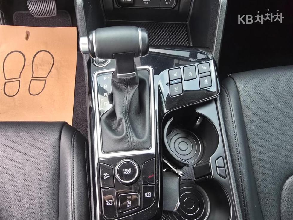 2023 - kia sportage
