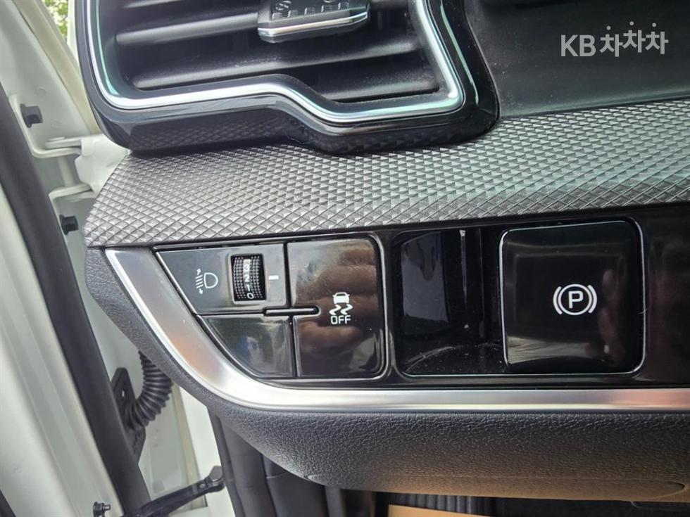 2023 - kia sportage