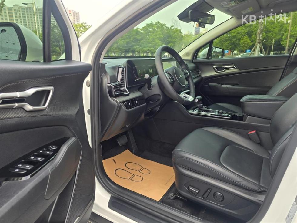 2023 - kia sportage