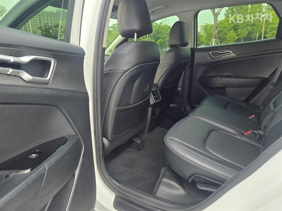 2023 - kia sportage