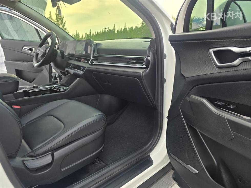 2023 - kia sportage