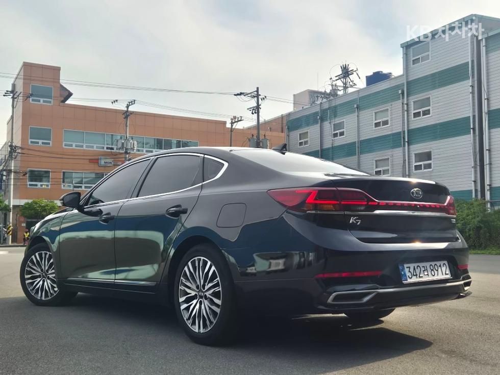 2021 - kia k7