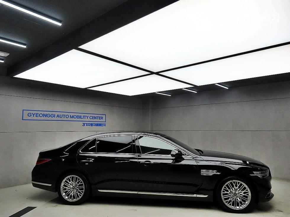 2021 Genesis G90 photo