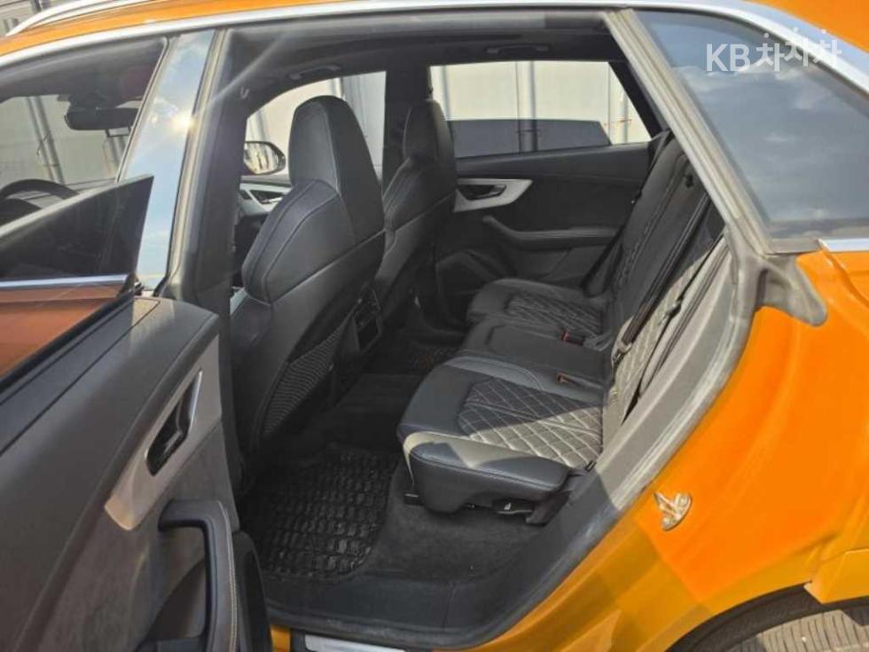 2021 Audi Q8 photo