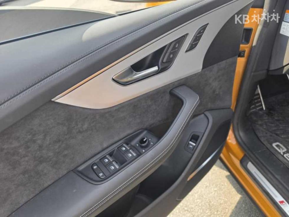 2021 Audi Q8 photo