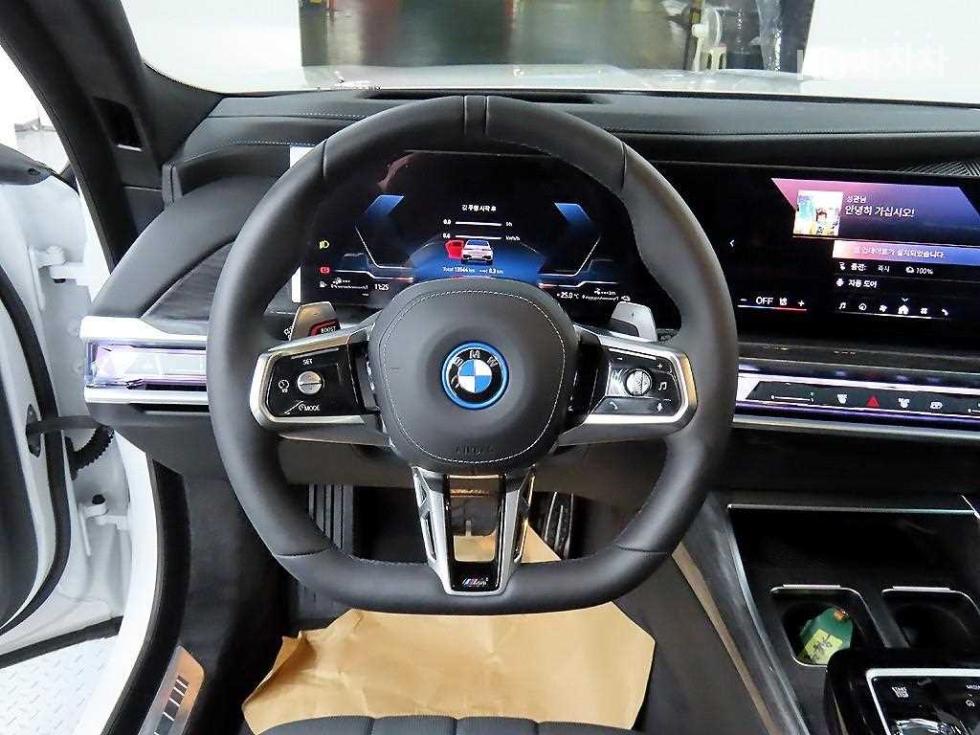 BMW 7er — miniaturë 9