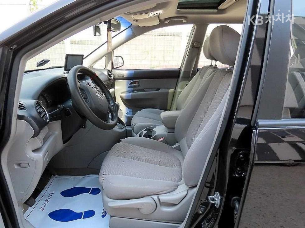 Kia Carens — miniaturë 5