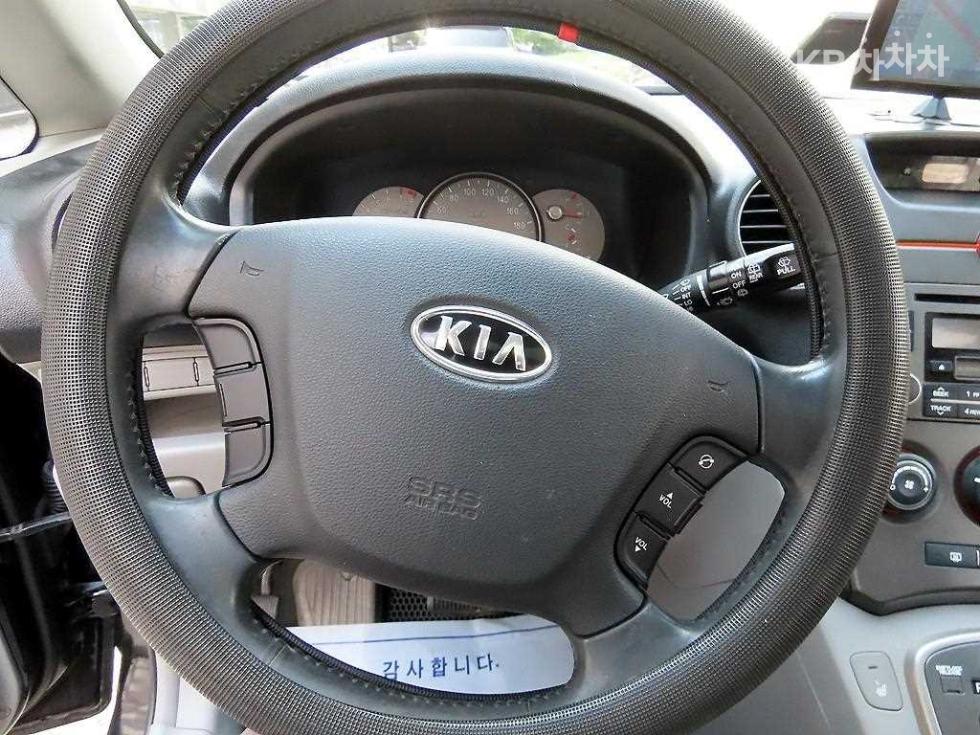 Kia Carens — miniaturë 8