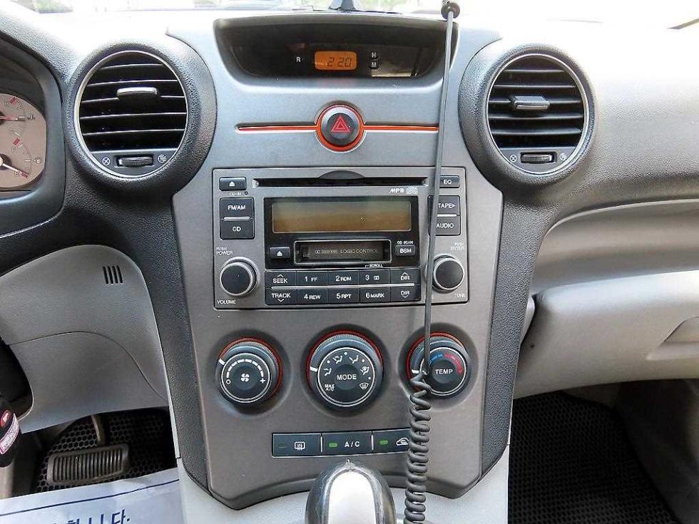 Kia Carens — miniaturë 12