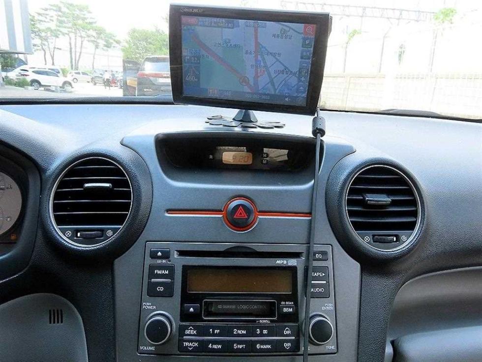 Kia Carens — miniaturë 13