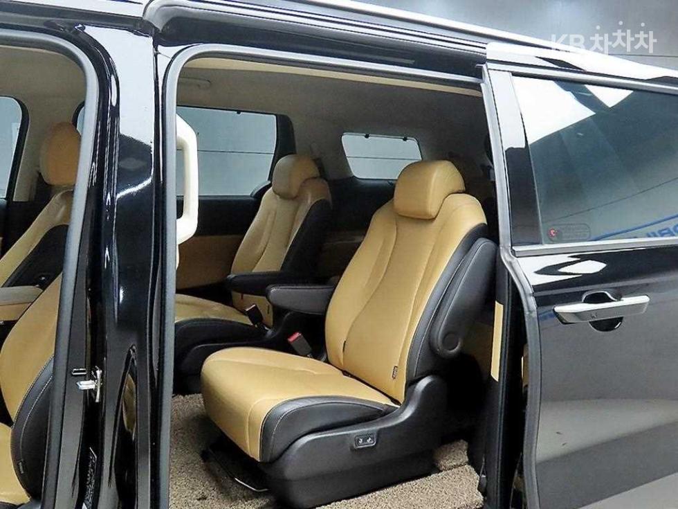 2021 - kia carnival