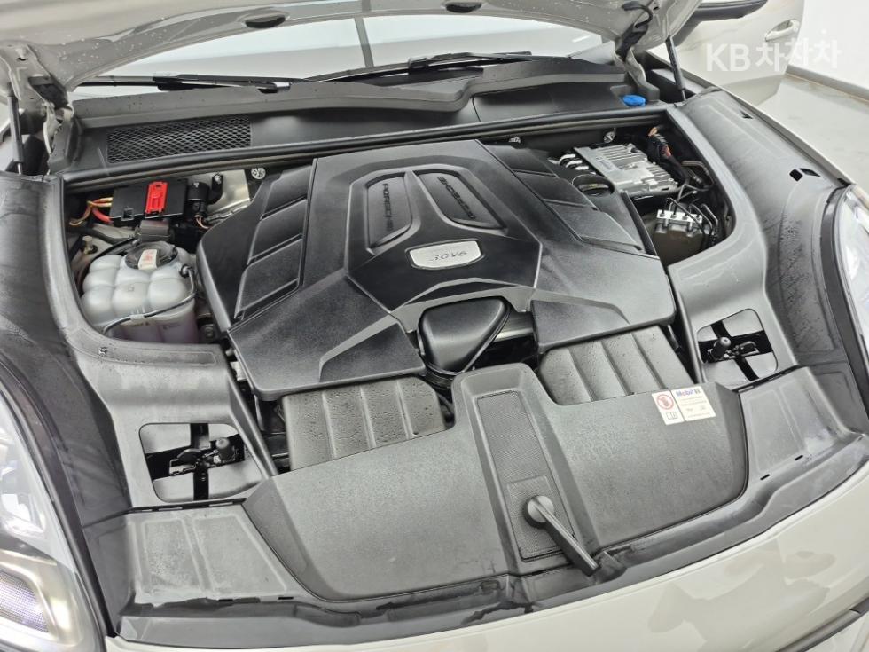 Porsche Cayenne — miniaturë 6