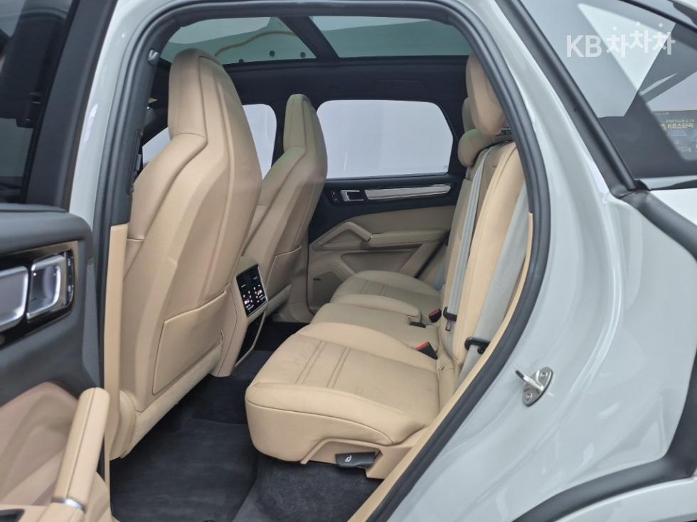 Porsche Cayenne — miniaturë 12
