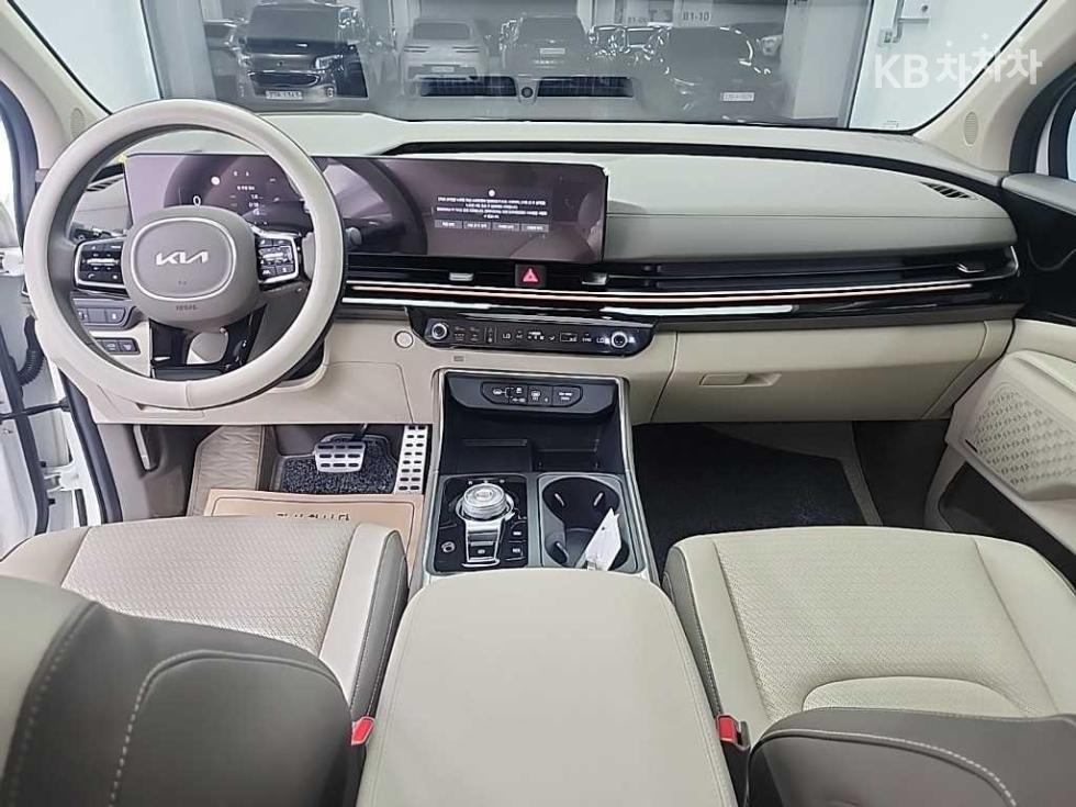 2024 Kia 4 photo
