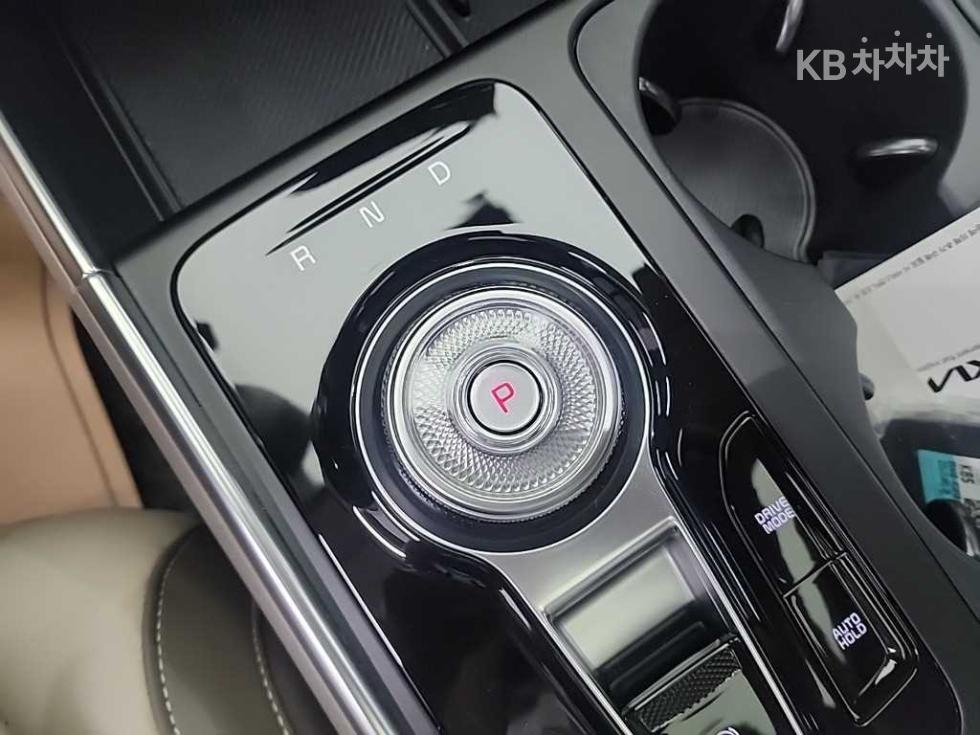 2024 Kia 4 photo