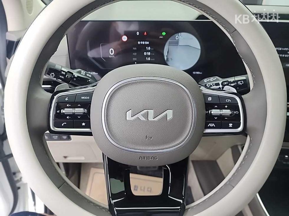 2024 Kia 4 photo
