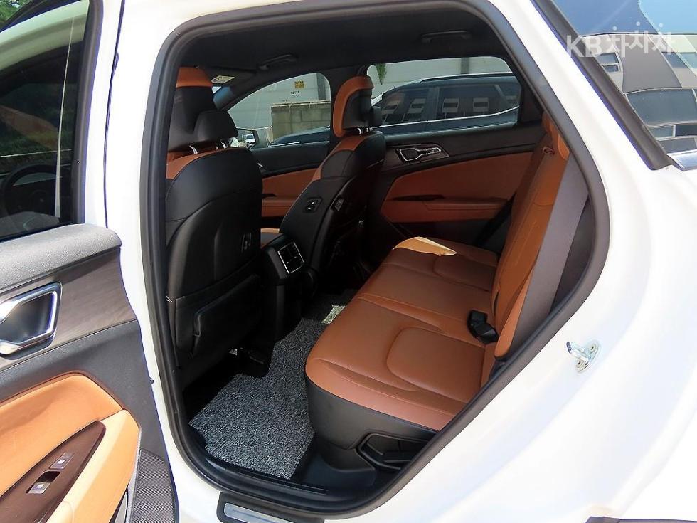 2023 - kia sportage