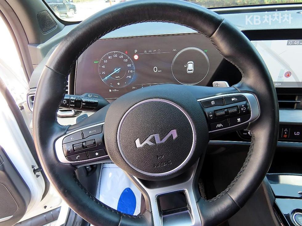 2023 - kia sportage