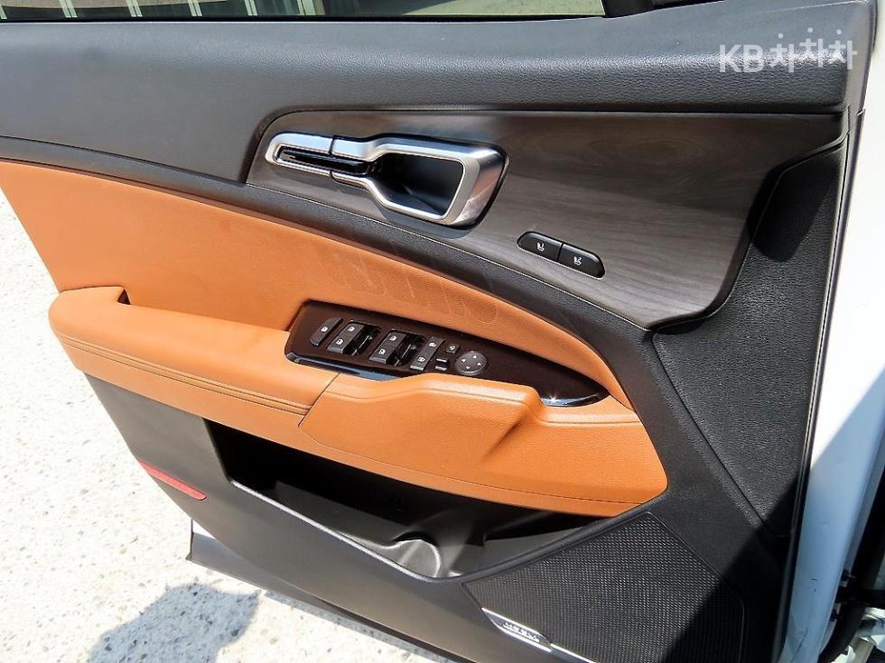 2023 - kia sportage
