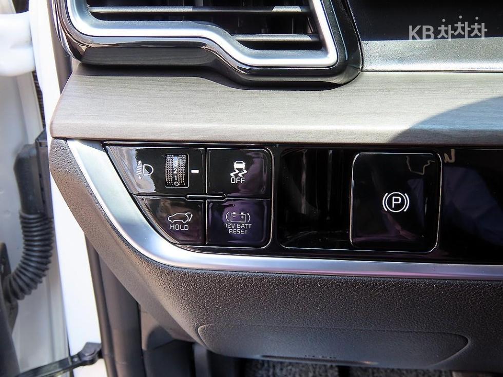 2023 - kia sportage