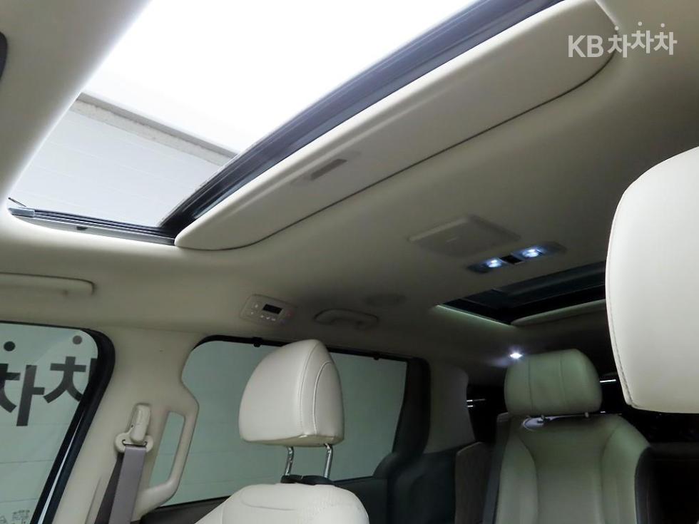 2021 - kia carnival