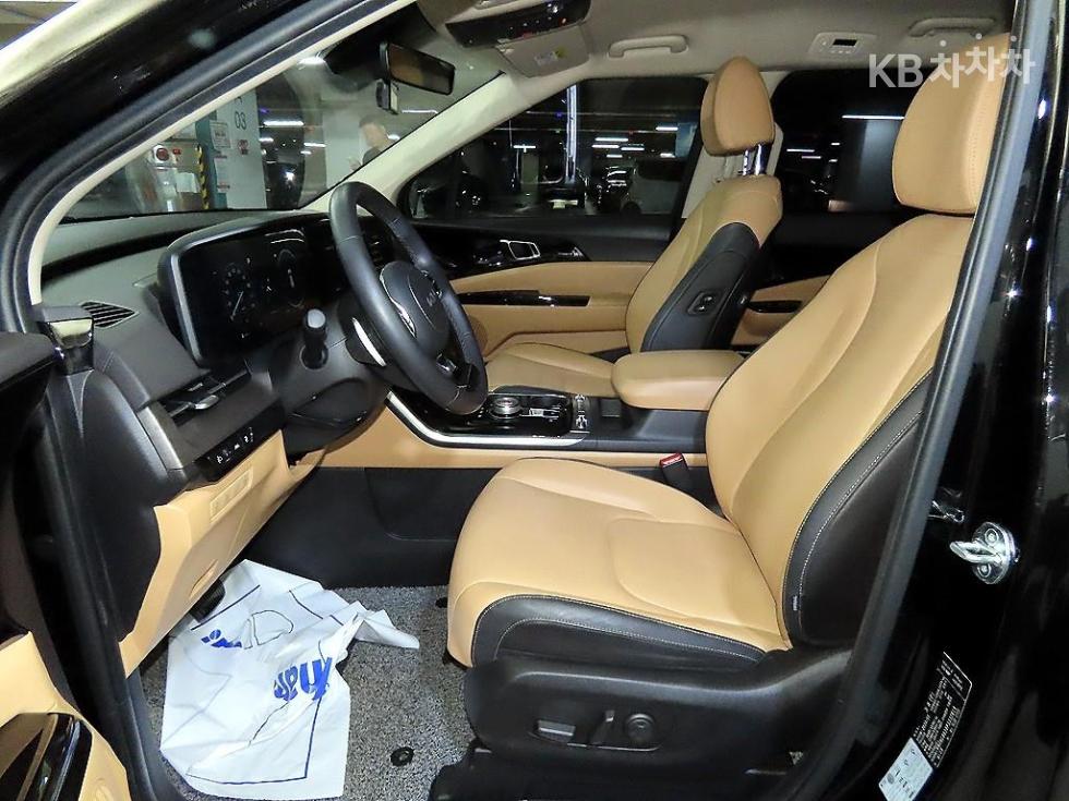 2023 - kia carnival