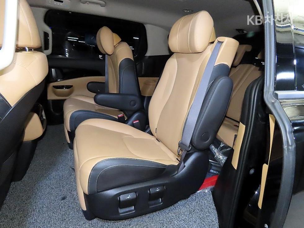 2023 - kia carnival