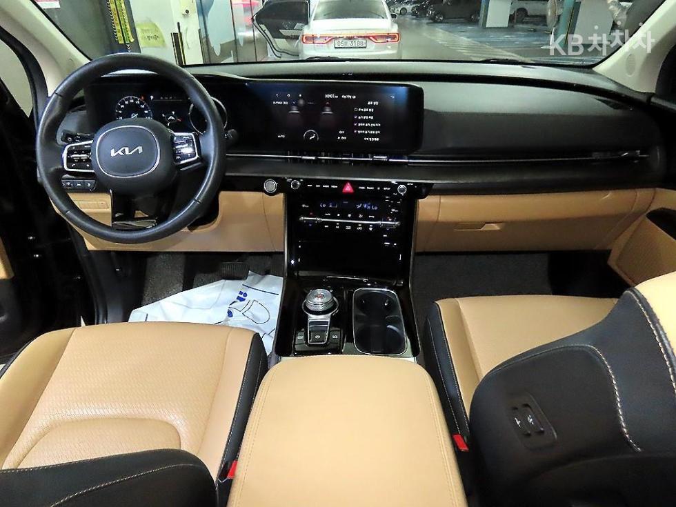2023 - kia carnival