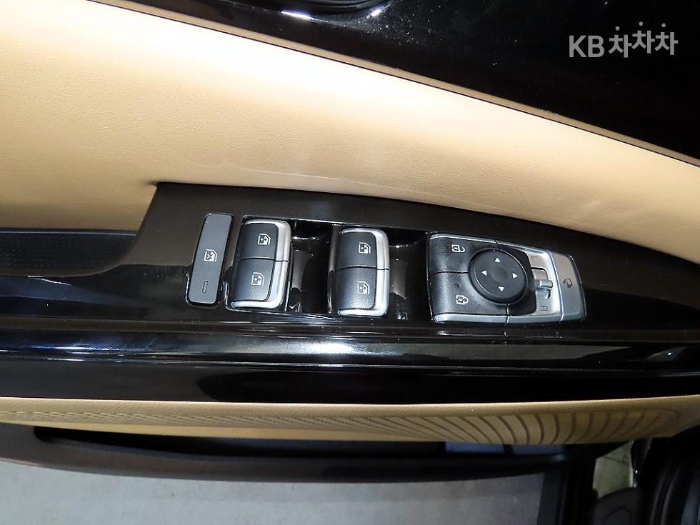 2023 - kia carnival